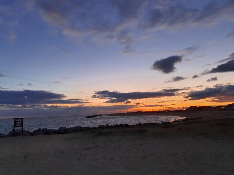 Awave From It All - Escape The City Life Jaywick Sands Bagian luar foto