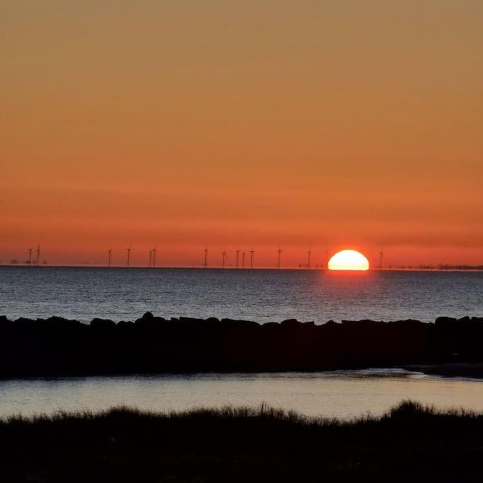 Awave From It All - Escape The City Life Jaywick Sands Bagian luar foto