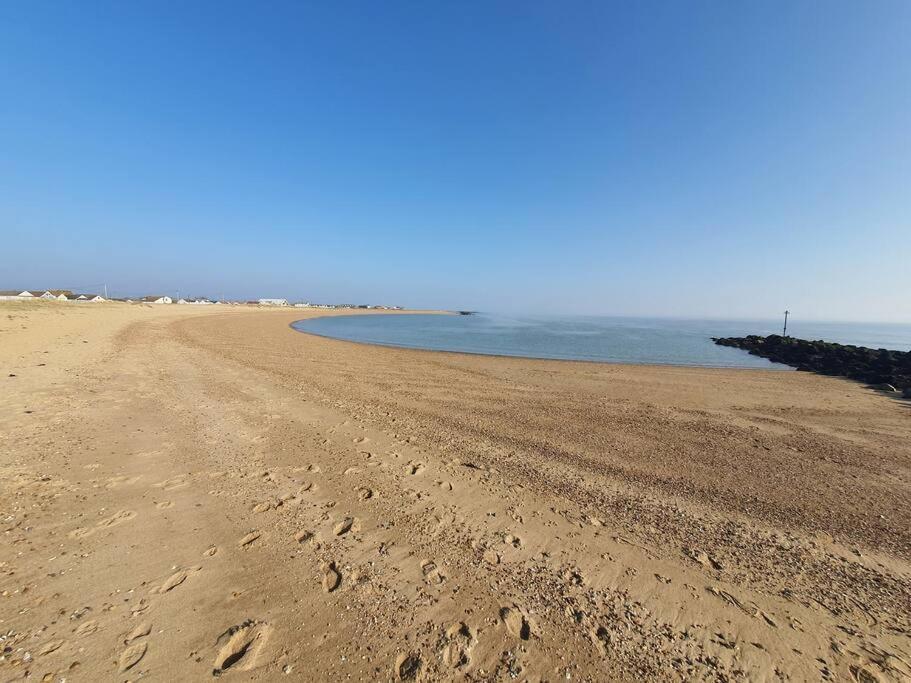 Awave From It All - Escape The City Life Jaywick Sands Bagian luar foto